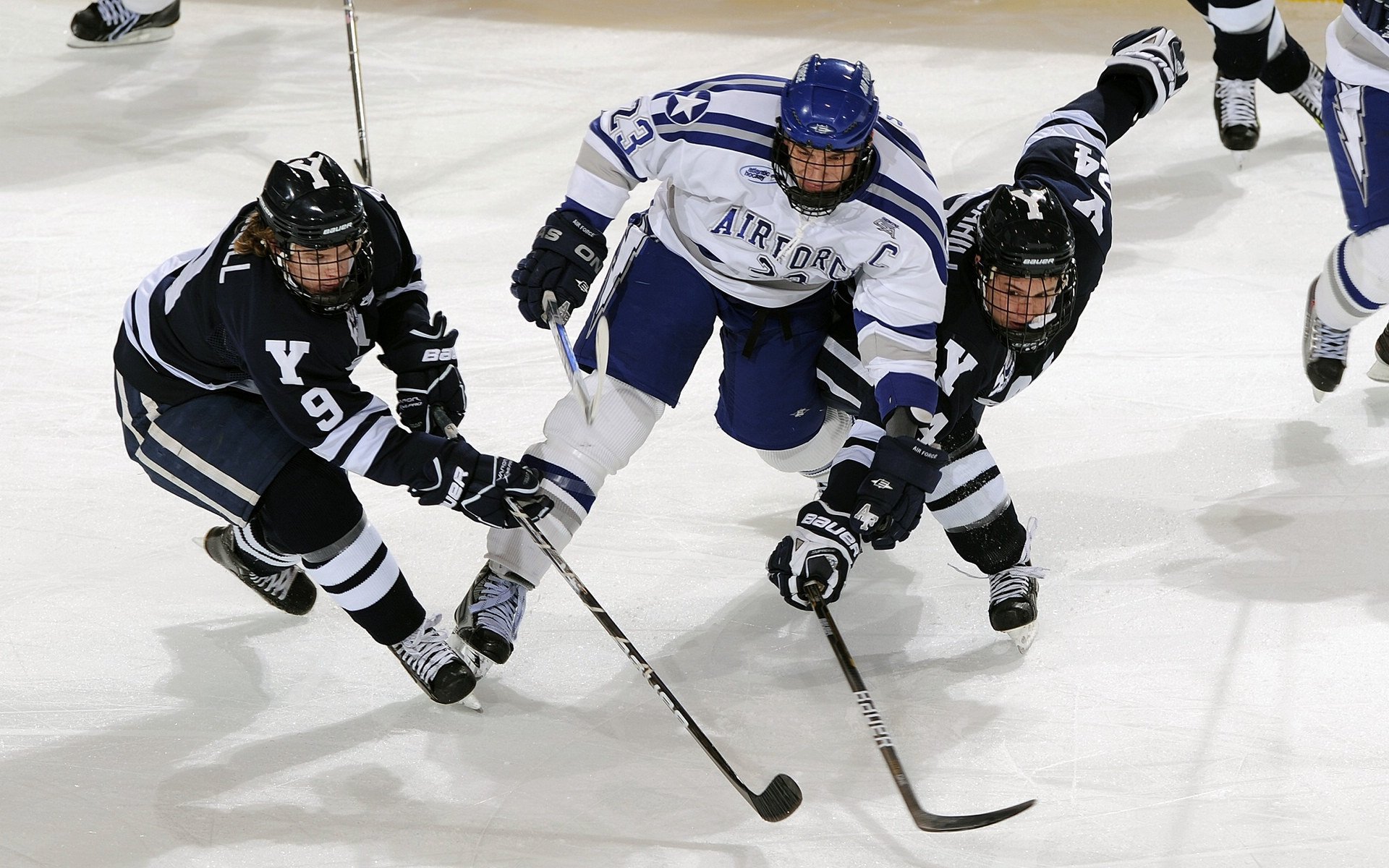 中国女篮场上默契度持续提升，中国女 篮
